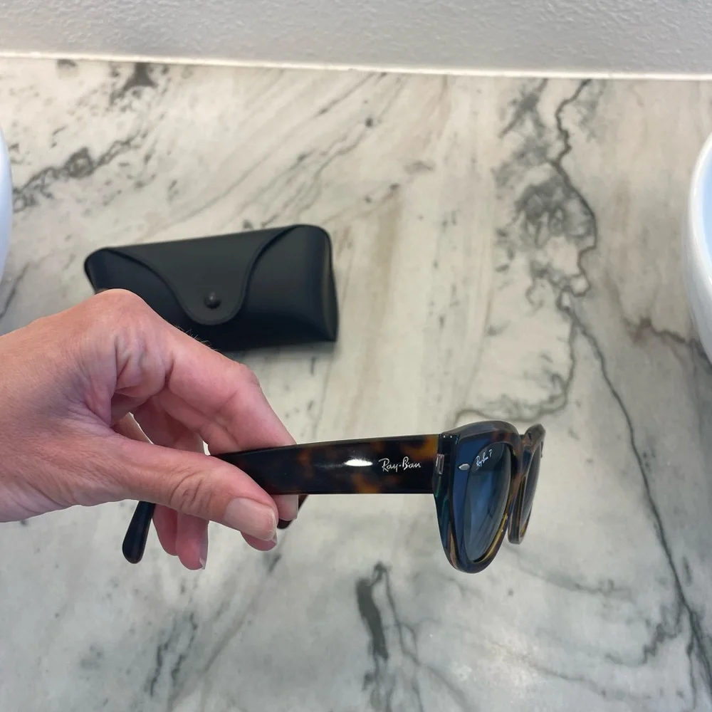 Ray Ban Doreen polarized sunglasses, size 49-20, 2025 style, NWT - Picture 4 of 10